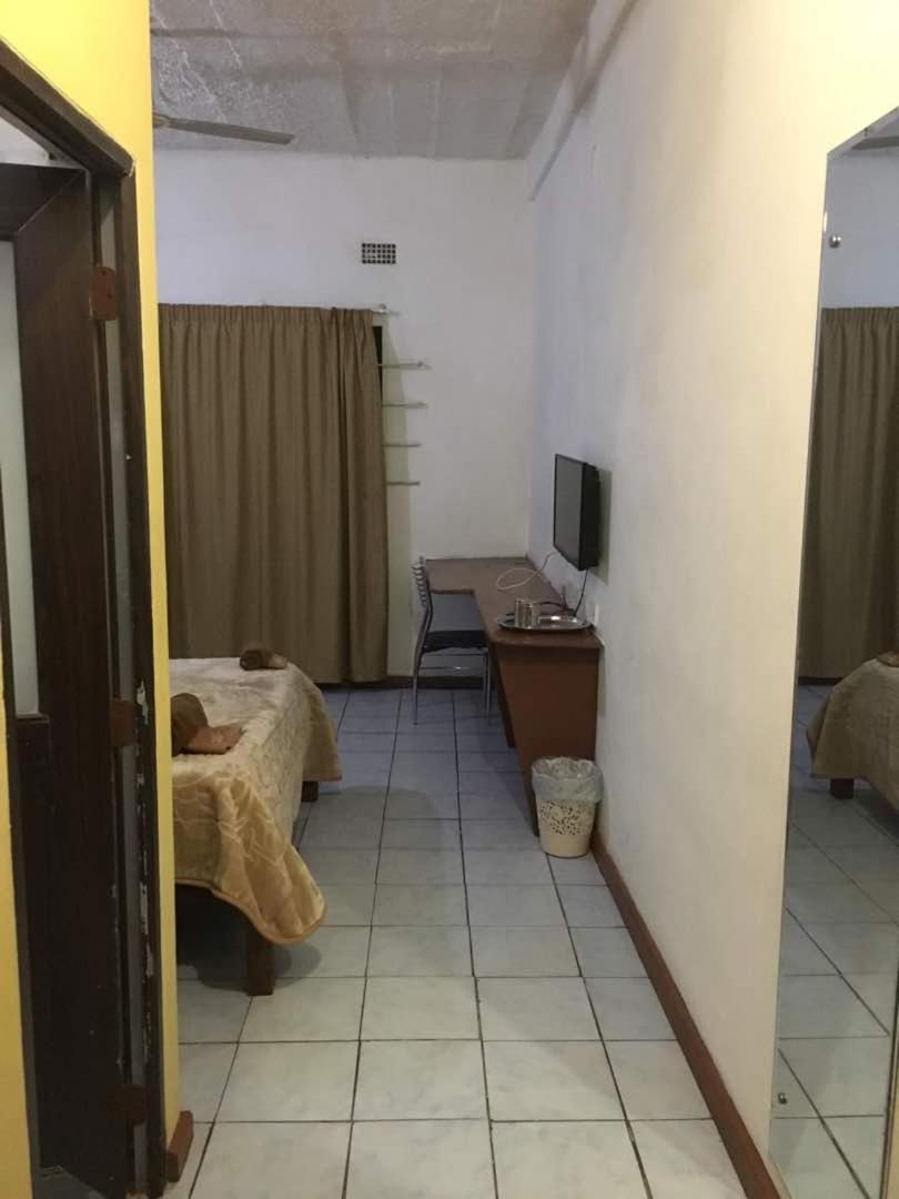 Crown Palace Inn Lusaka Kültér fotó